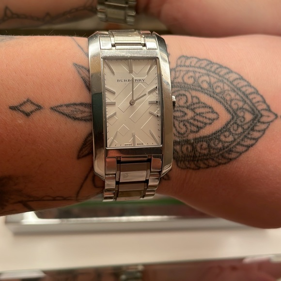 BURBERRY stainless steel watch with iconic Burberry logo plaid. - Picture 6 of 10